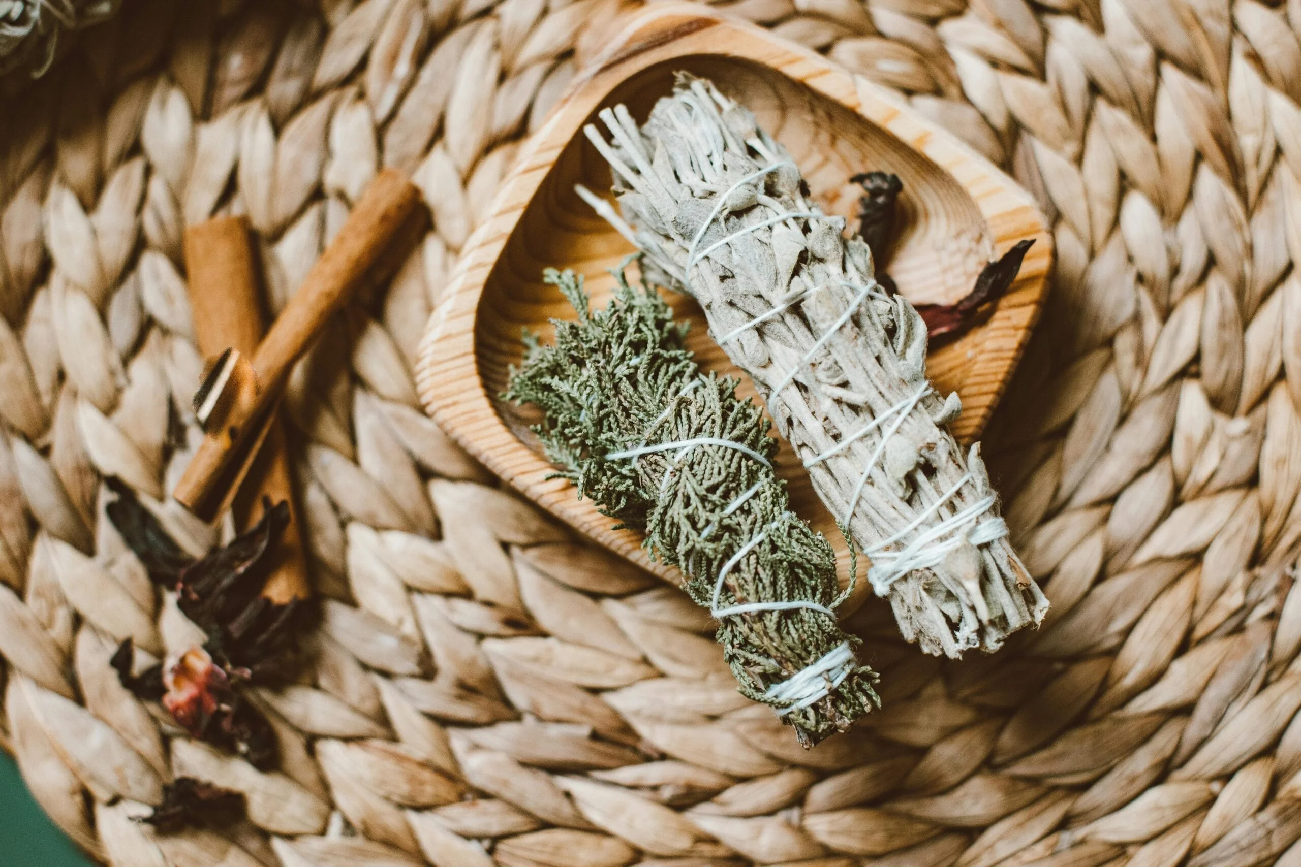 Textura herbal y ritual Mujer Raíz
